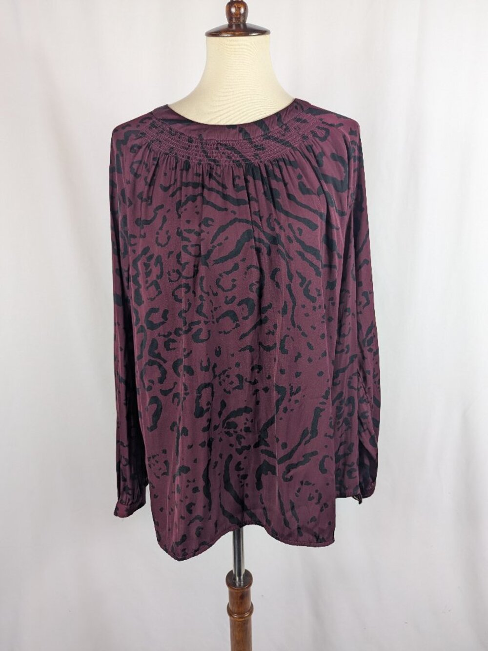 Ava & Viv Maroon Black Animal Print Blouse Long Sleeve Back Button Detail Sz 2X